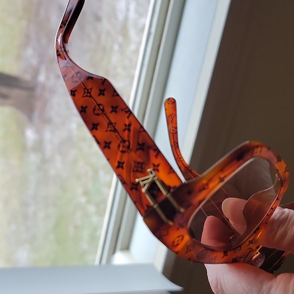 Louis Vuitton Blade Sunglasses - Picture 6 of 12